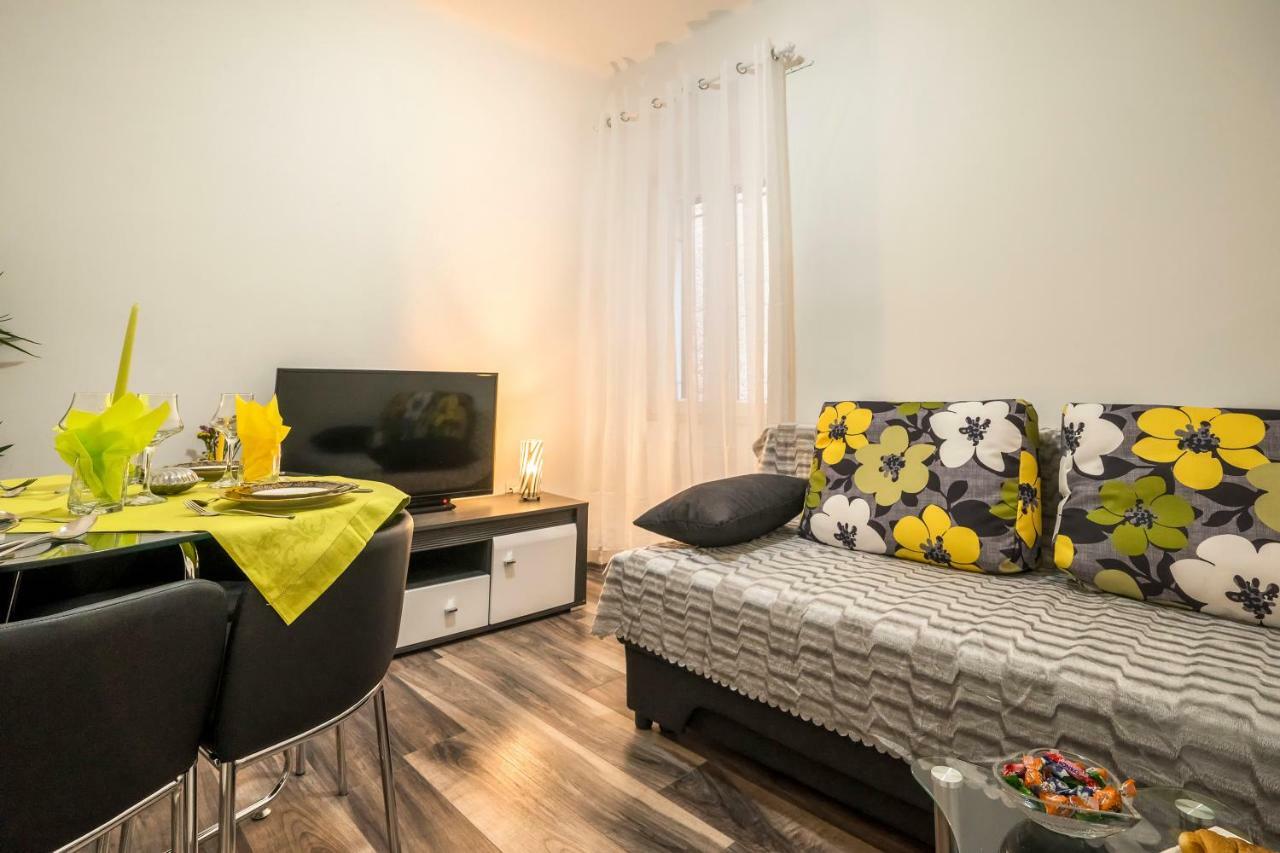 Rooftop City View Apartment In The Palace Walls Split Exterior photo